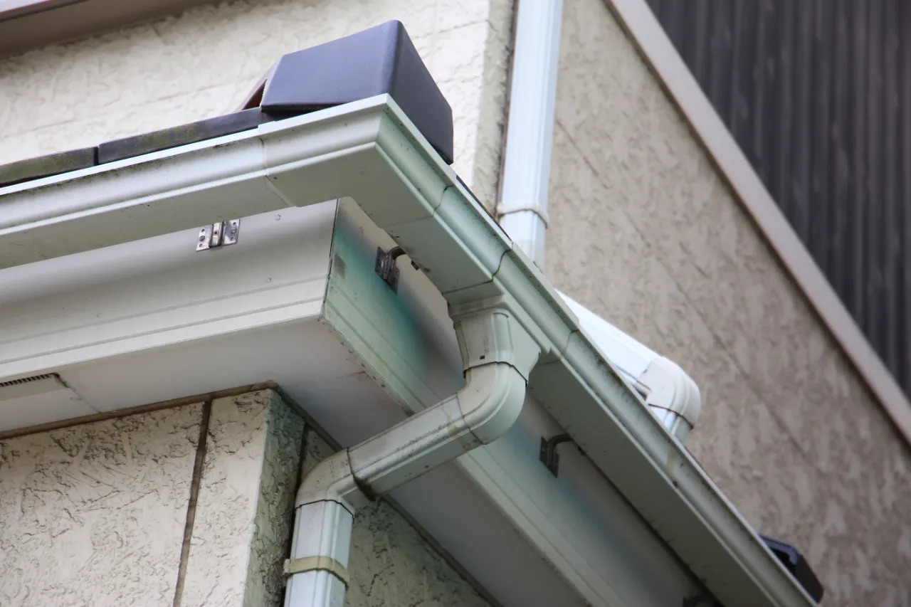 Seamless aluminum gutter installation Connecticut